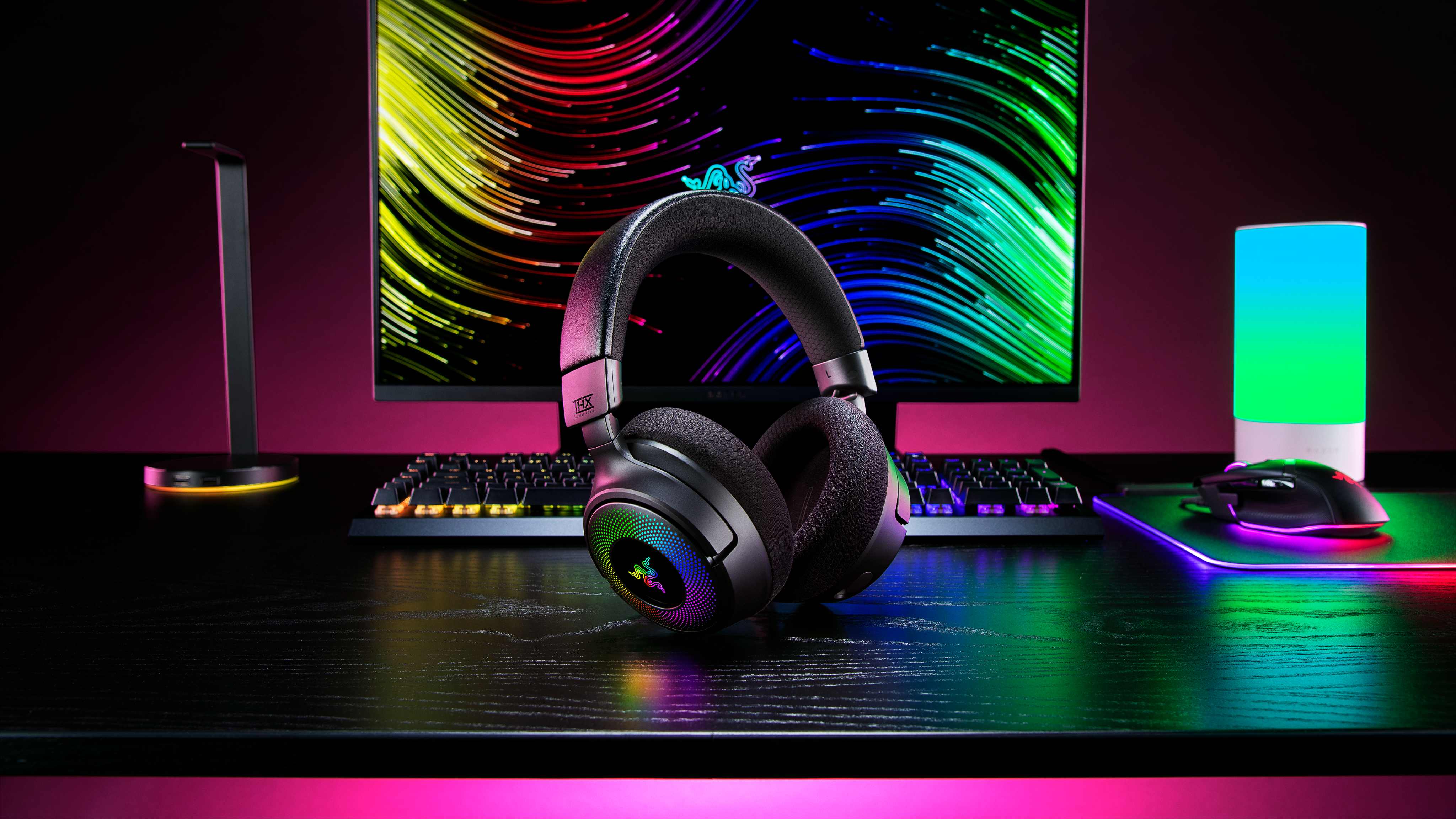 Новейшая беспроводная игровая гарнитура Razer для ПК имеет 9 зон RGB-подсветки на каждом наушнике.