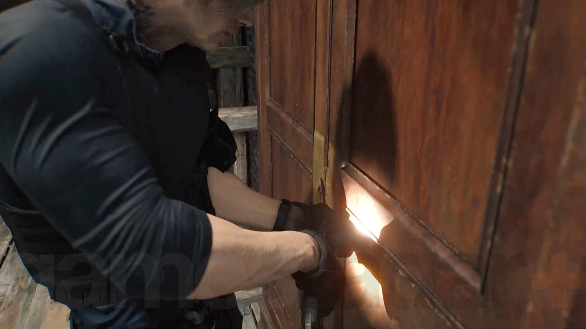 Leon opens a warped door in Resident Evil Requiem.