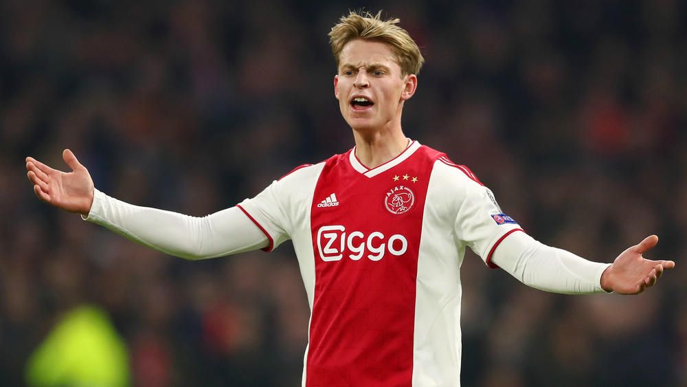 De Jong suggests 'big clubs' more 