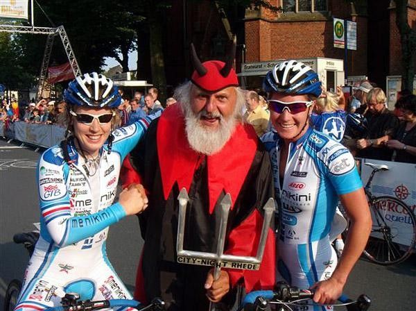 Elodie and Rochelle meet the devil