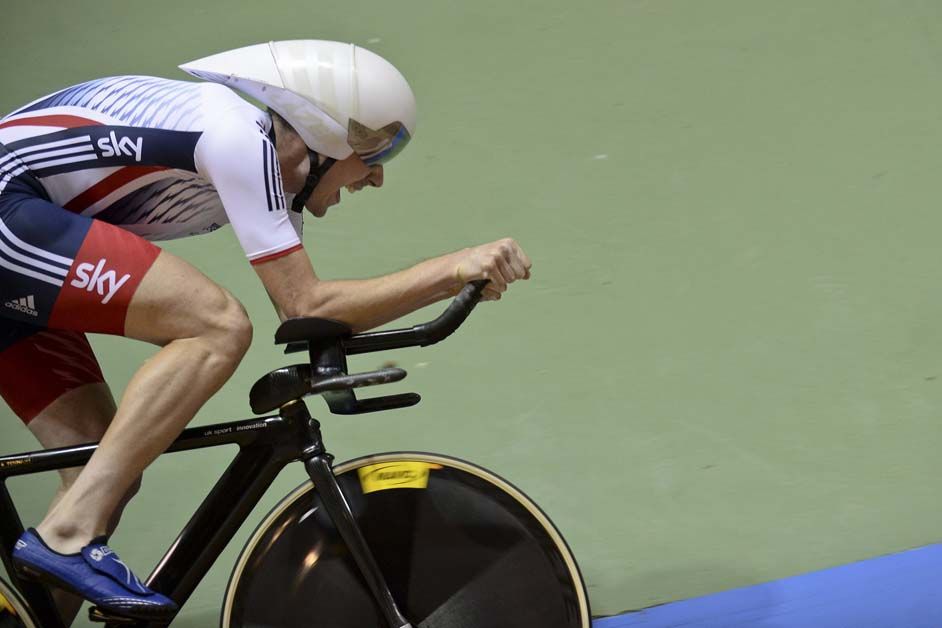 Andy Tennant on the way to silver in the team pursuit