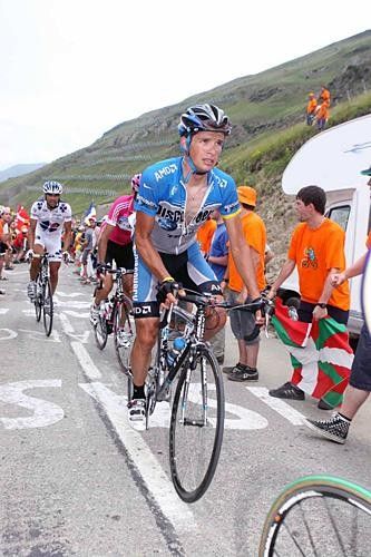Paolo Savoldelli (Discovery Channel) was one of the early victims of today's stage