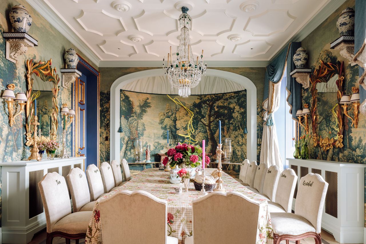 Classic dining hall with green tapestry's