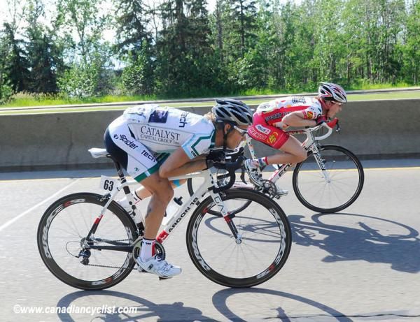 Andrew Randell (SpiderTech powered by Planet Energy) and Will Routley (Jelly Belly cycling p/b Kenda)on the descent.