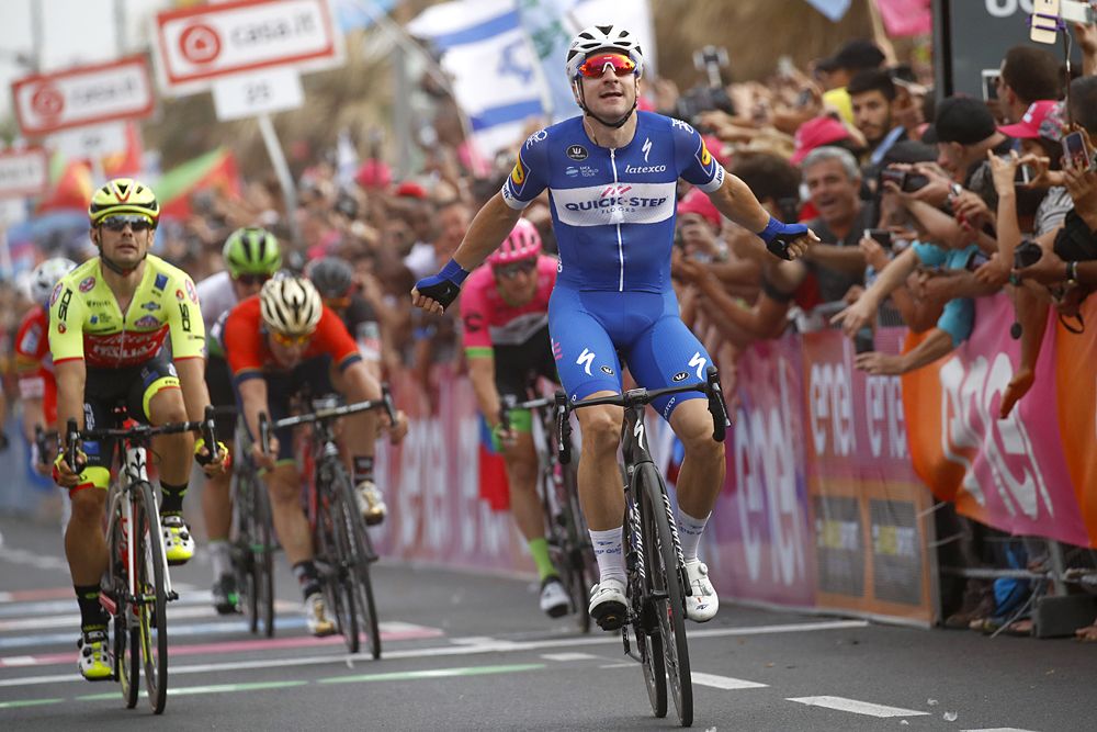 Elia Viviani (Quick-Step Floors) wins stage 2 at the Giro d'Italia