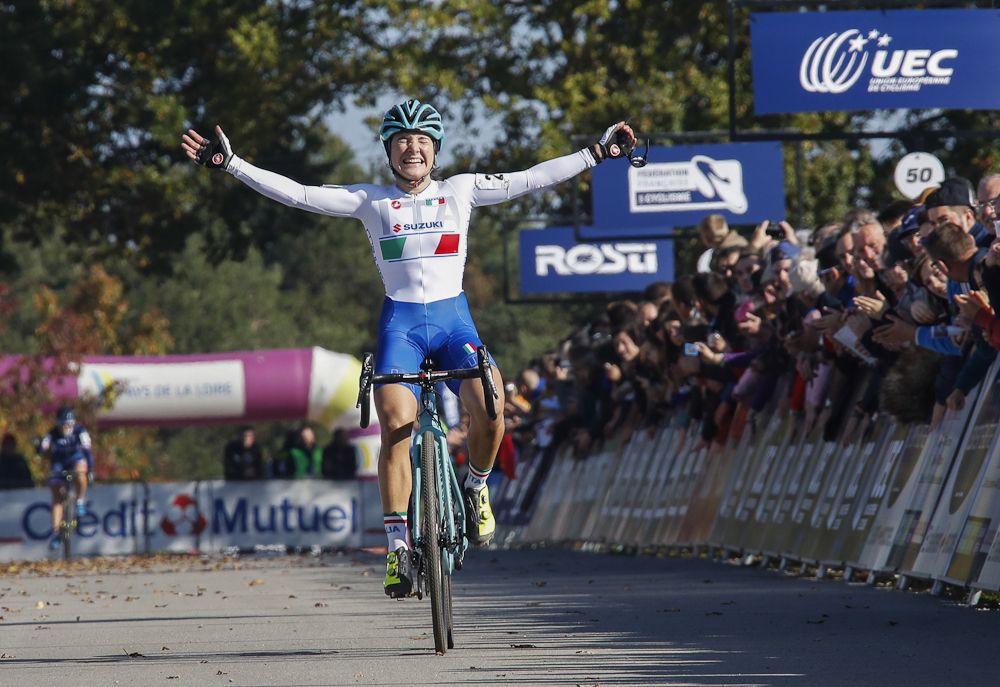 Chiara Teocchi (Italy) celebrates winning the women's U23 title at the 2016 European cyclo-cross championships