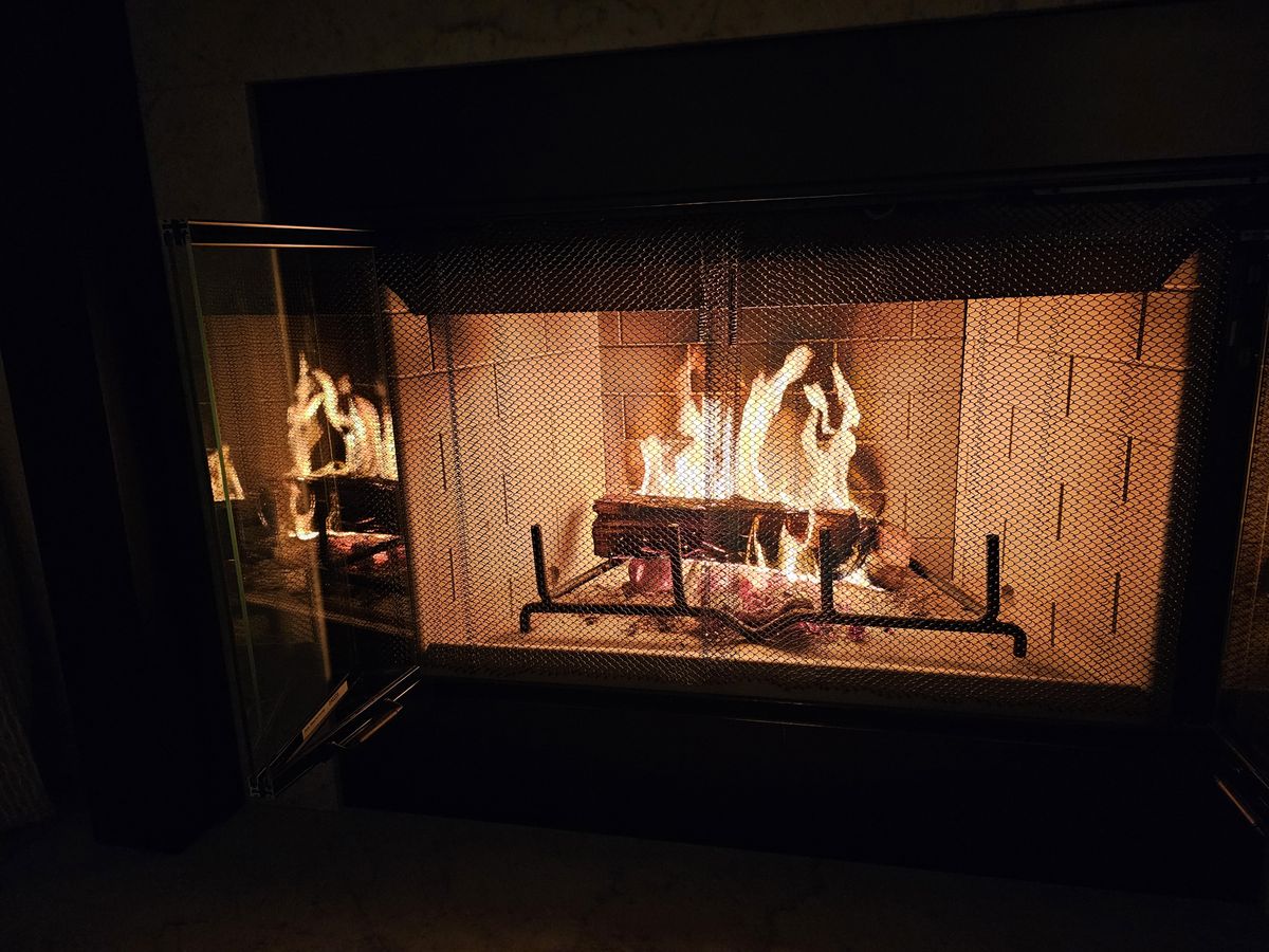 Samsung Galaxy S23 Ultra photo of fireplace