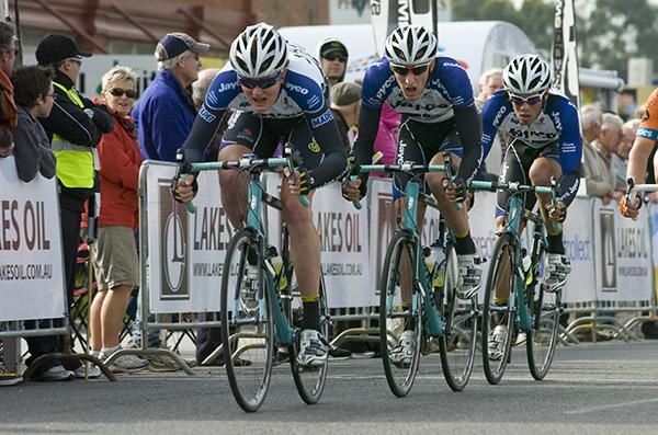 Aaron Donnelly leads Jayco/Skins teammates Nick Aitken and Alex Carver with a lap to go.