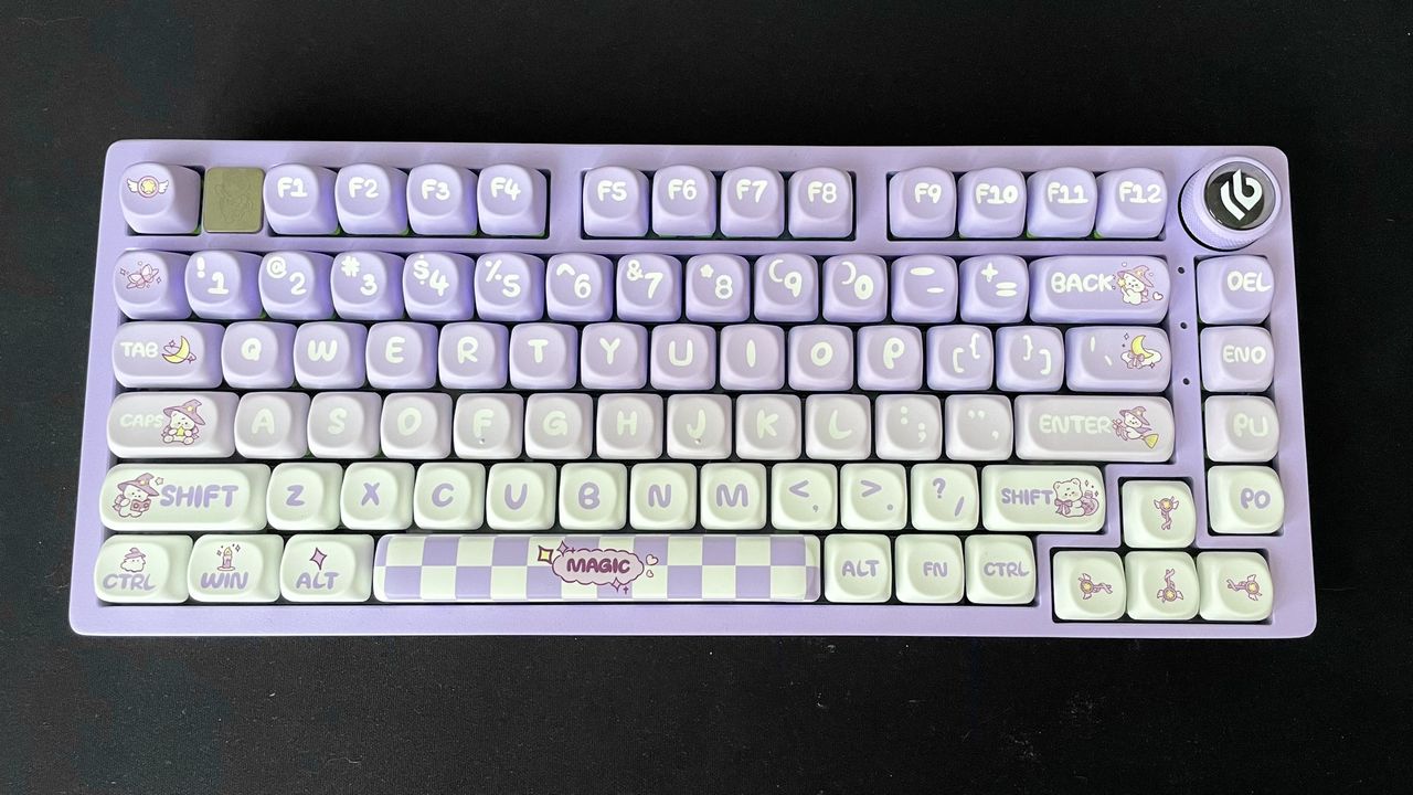 The Epomaker x Leobog Hi75 mechanical keyboard in lavender