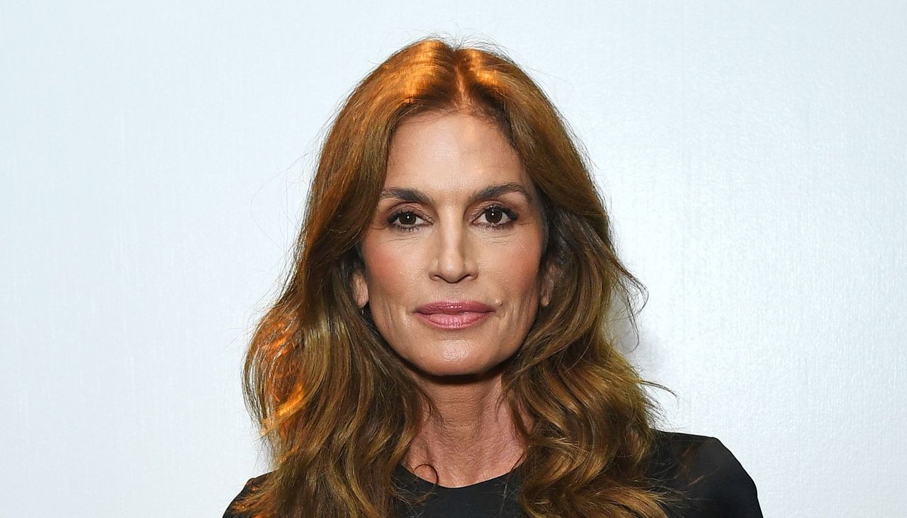 Header image of Cindy Crawford 