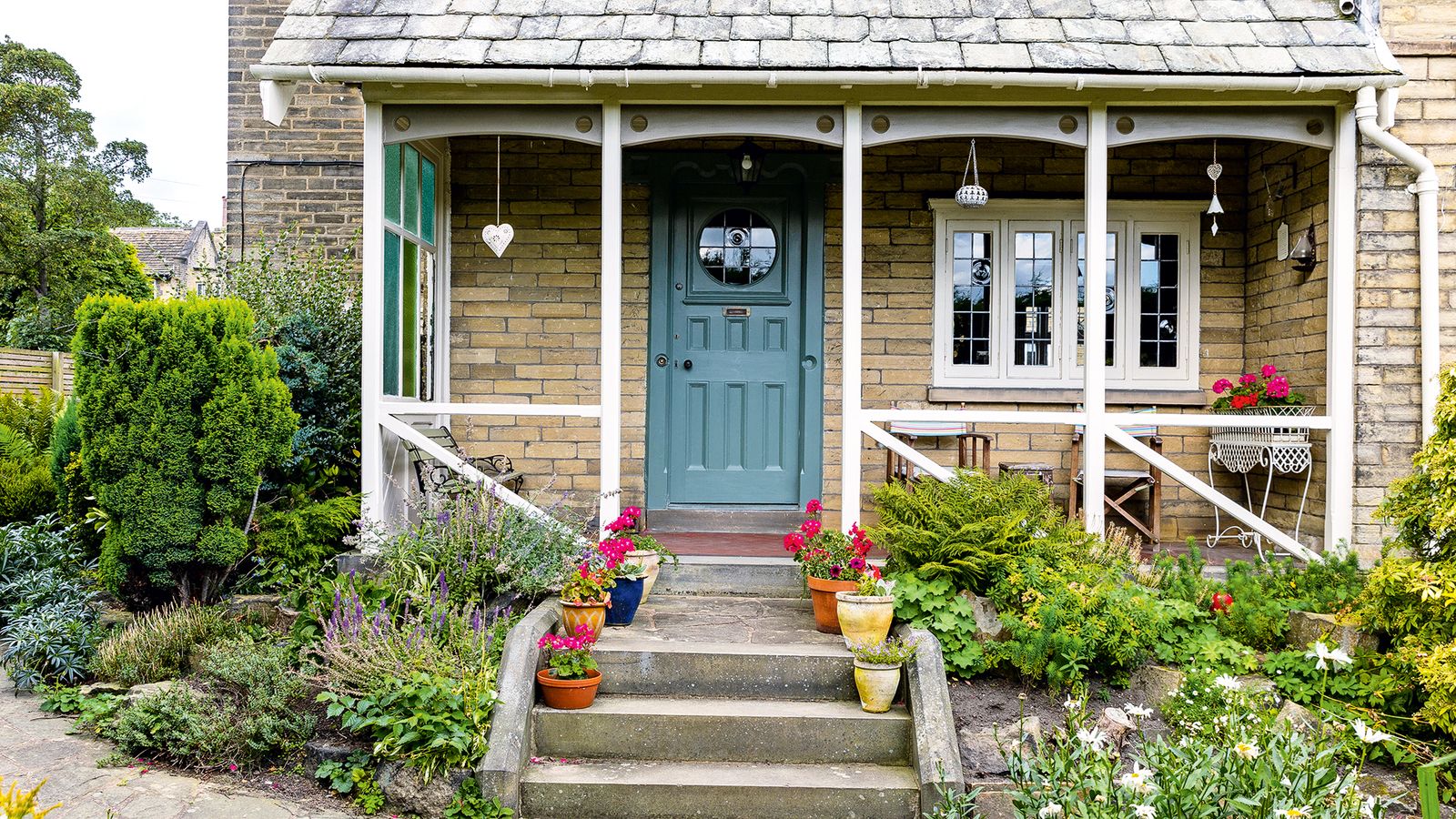 Cottage porch ideas: 12 ways to a cozy, welcoming entrance | Homes and ...