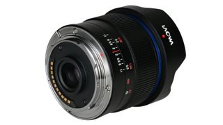 Laowa 7.5mm f/2 auto