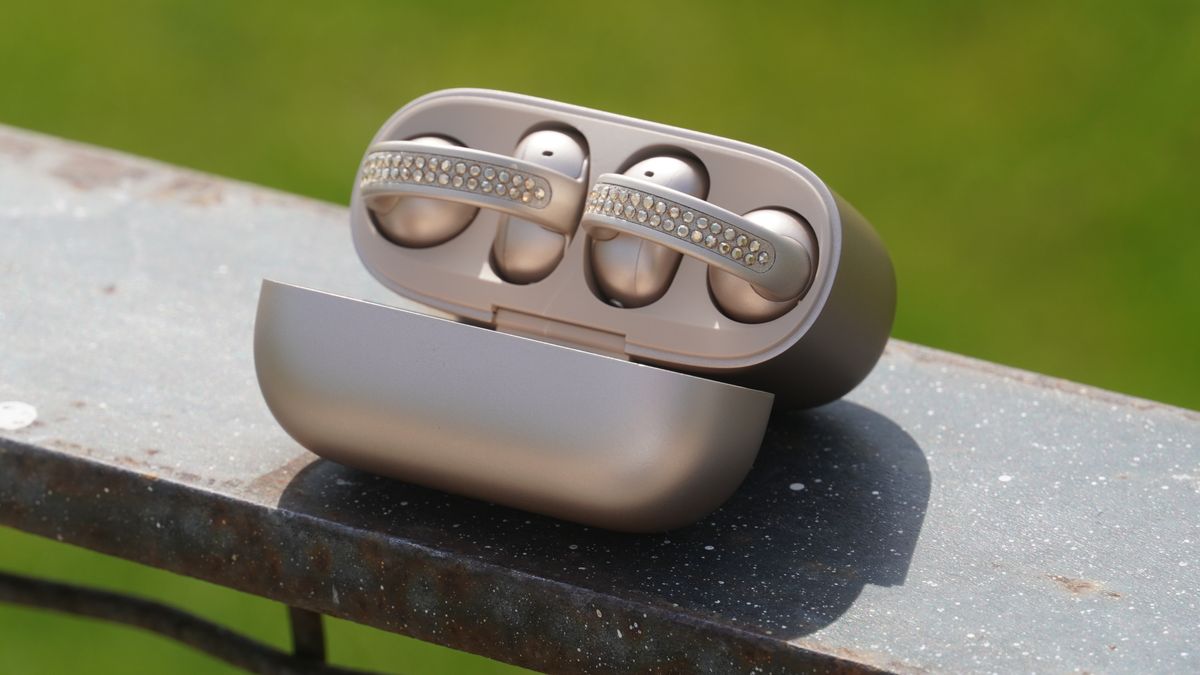 Moto Loop Buds review: Looking this pretty doesn't come cheap | Android ...