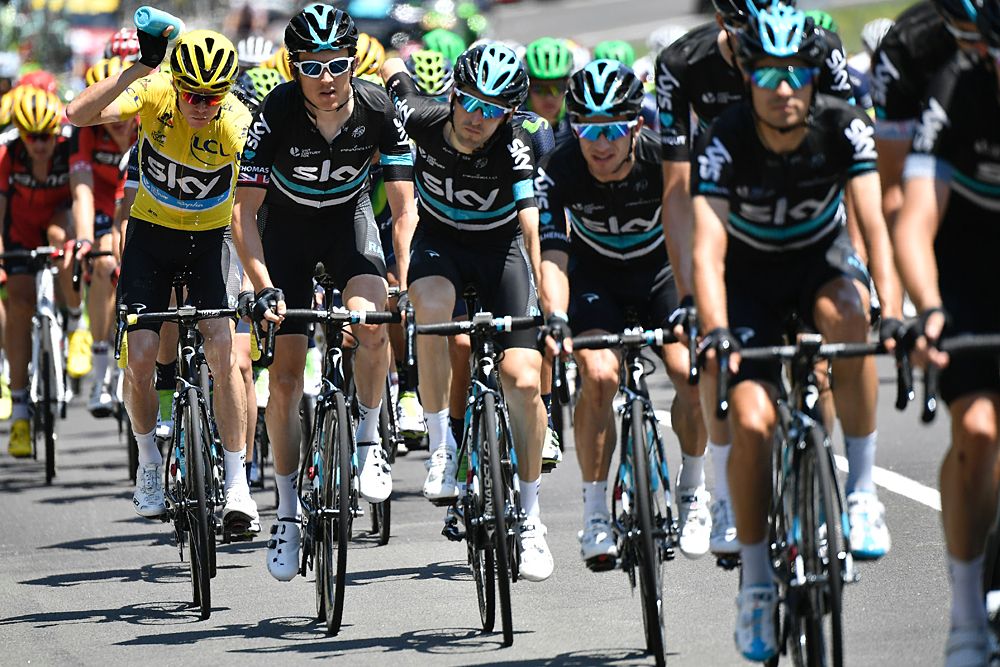 Team Sky work for overall leader Chris Froome