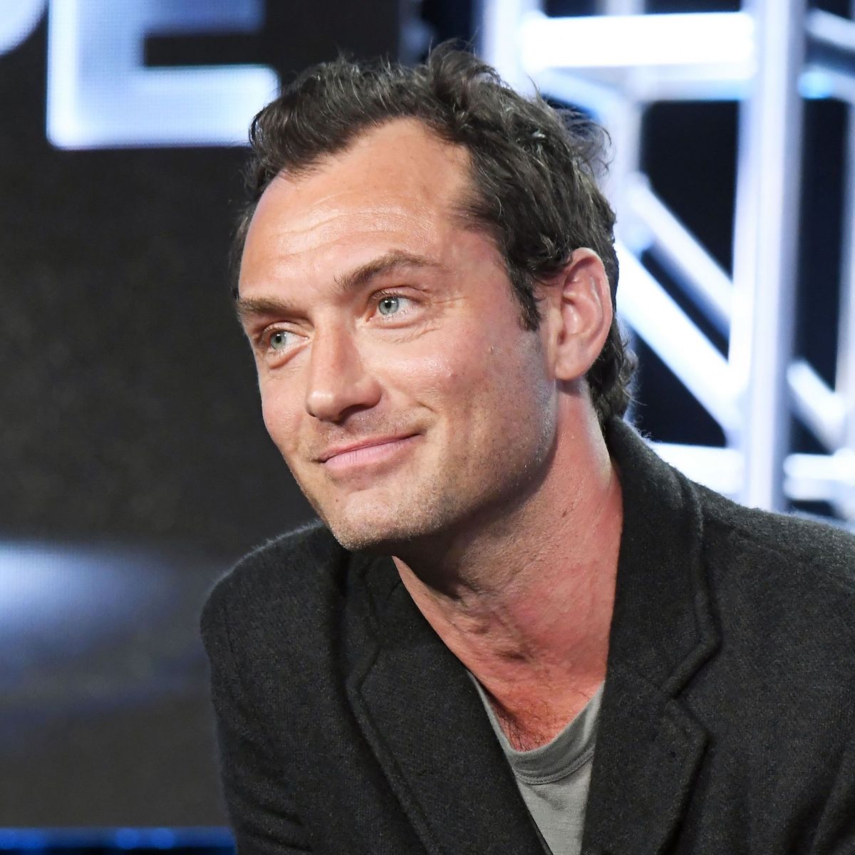 Jude Law Is Playing Young Dumbledore In The 'Fantastic Beasts' Sequel ...