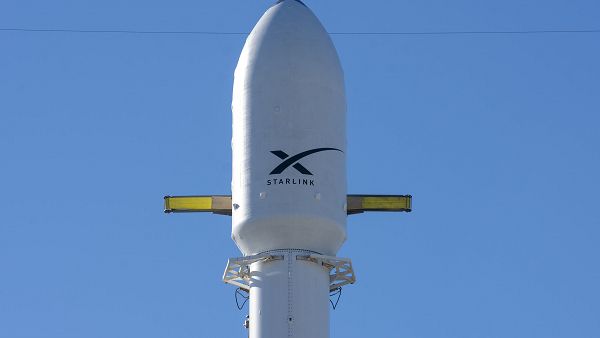 Watch SpaceX Launch 22 Starlink ‘V2 mini’ Satellites Early Sunday