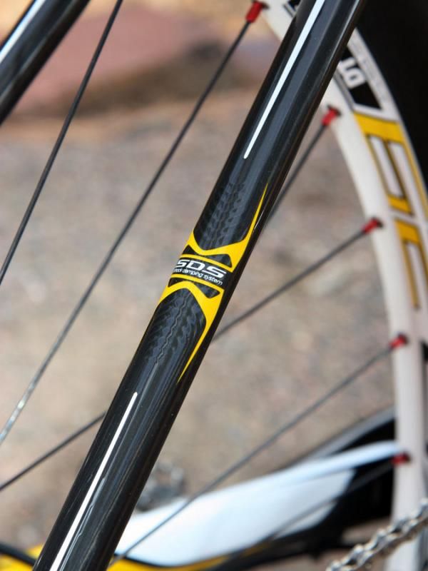 Scott's Shock Damping System supposedly only offers less than 5mm of vertical wheel movement but it's enough to smooth out chatter and take the edge off of larger bumps until your legs can catch up.