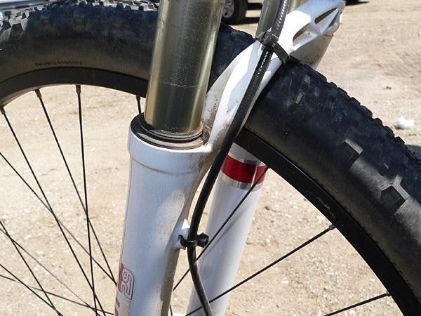 Manitou finally adds some sort of proper disc brake hose guide for '08.