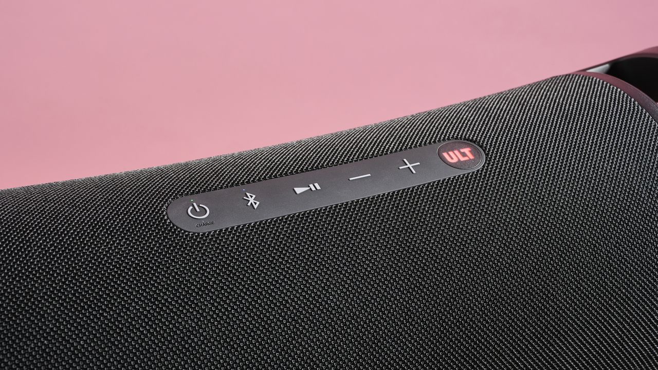 Sony ULT Field 7 speaker controls