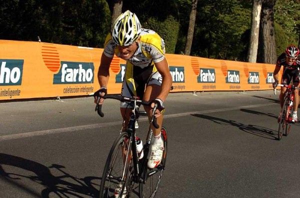 Kiryienka tries to get away