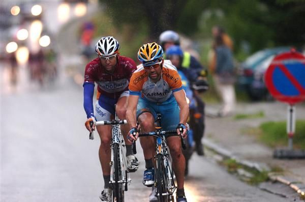 Julian Dean (Garmin) leads Tom Leezer (Rabobank)