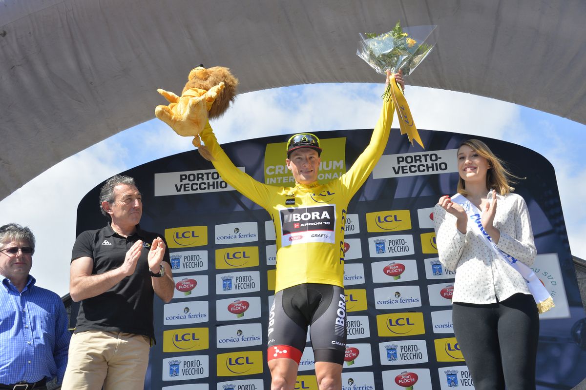 Sam Bennett (Bora-Argon 18) in the first leader's jersey of the race