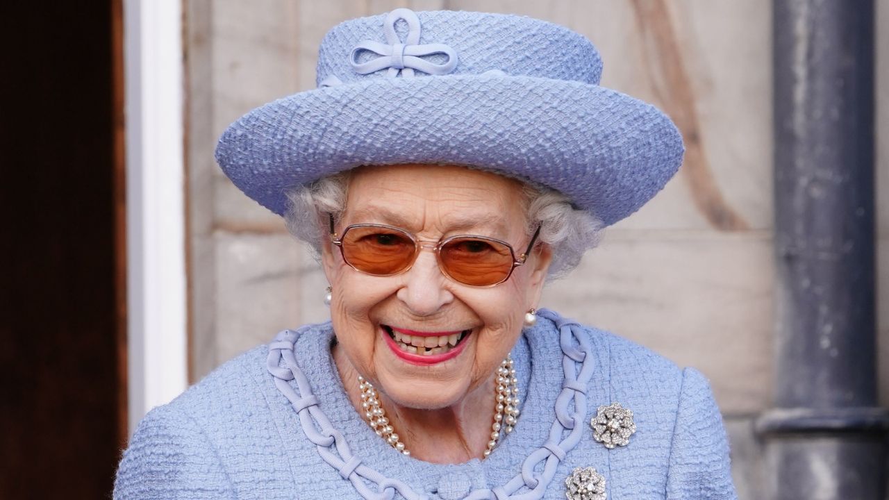 Queen&#039;s relaxing getaway - Queen Elizabeth II attending the Queen&#039;s Body Guard for Scotland (also known as the Royal Company of Archers) Reddendo Parade in the gardens of the Palace of Holyroodhouse, Edinburgh, Scotland on June 30, 2022. 