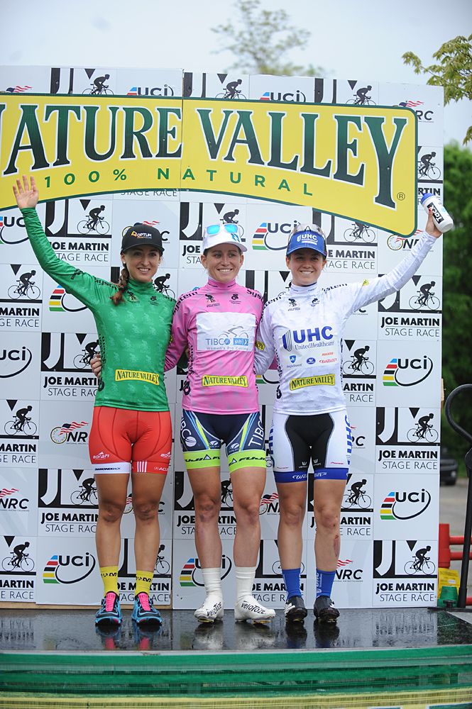 Lauren Stephens (Tibco-SVB) is in the pink leader's jersey