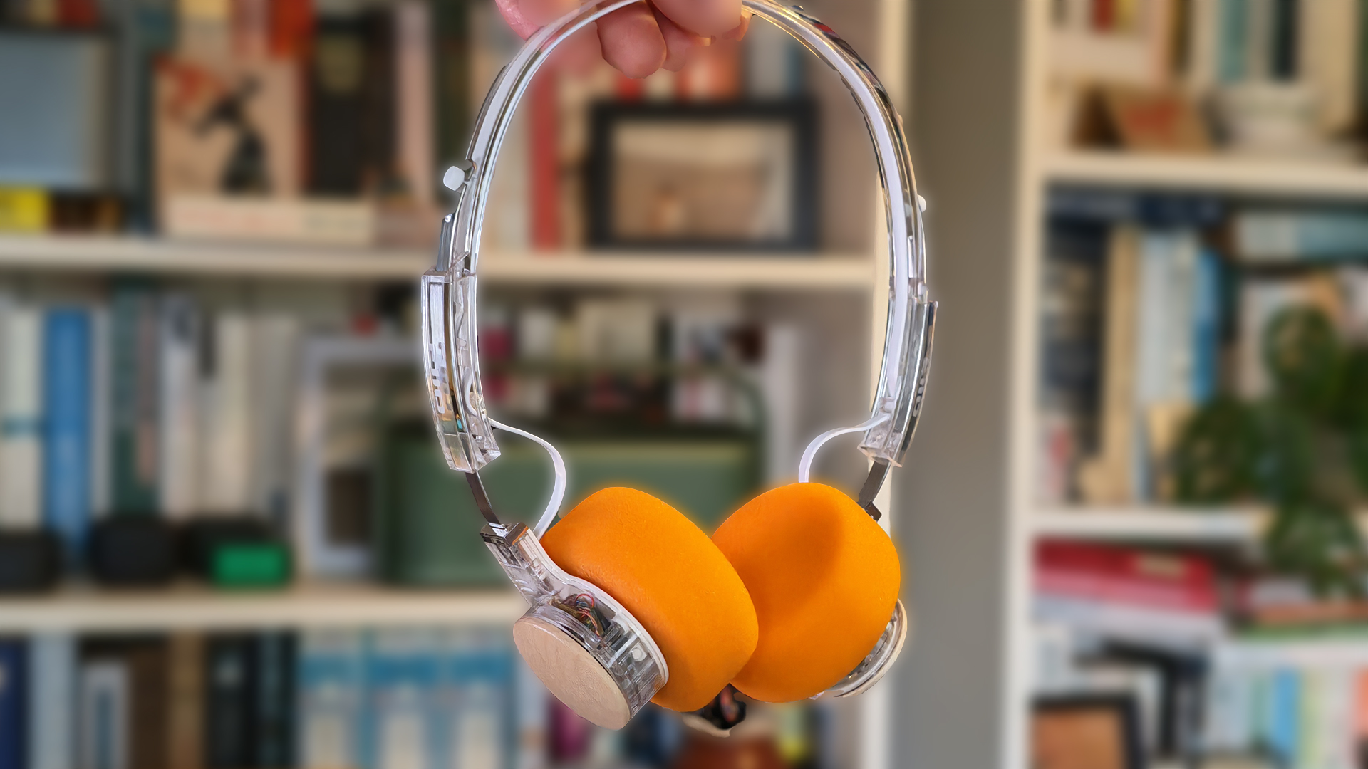 Photos of the FiiO EH11 retro style headphones. 
