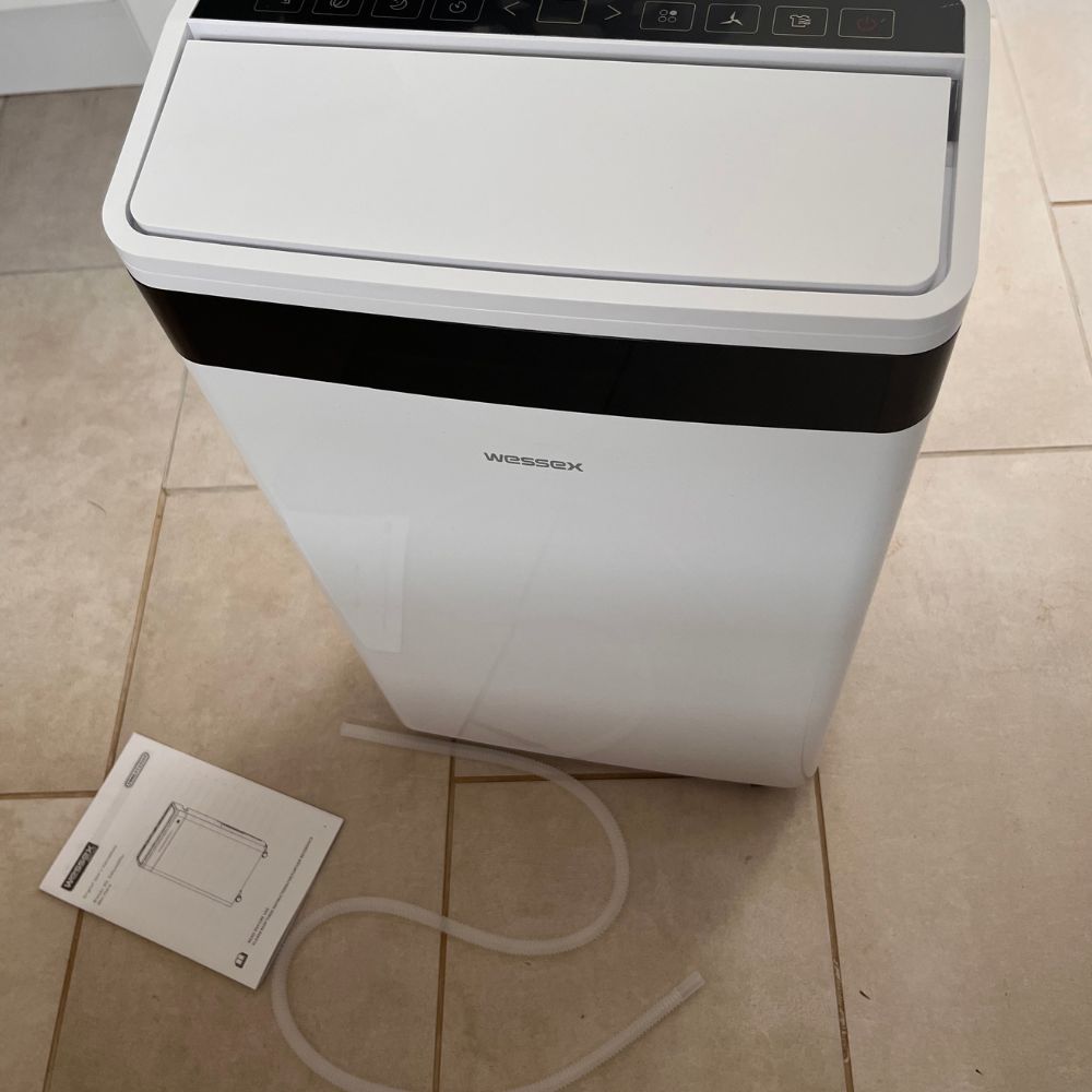 Wessex 20L Dehumidifier out the box