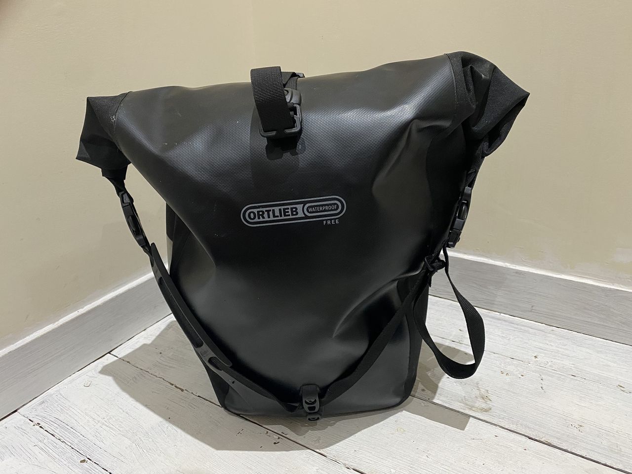 Shoulder strap closure