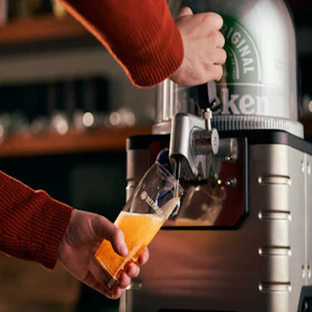Someone pulling a pint of beer from a Beerwulf BLADE