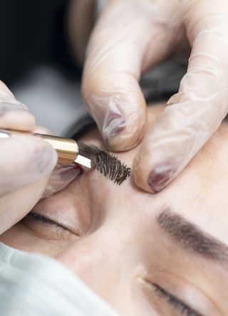 Eyebrow tinting