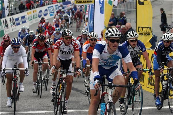 The peloton crosses the finish line in Geilo at the end of the opening stage.
