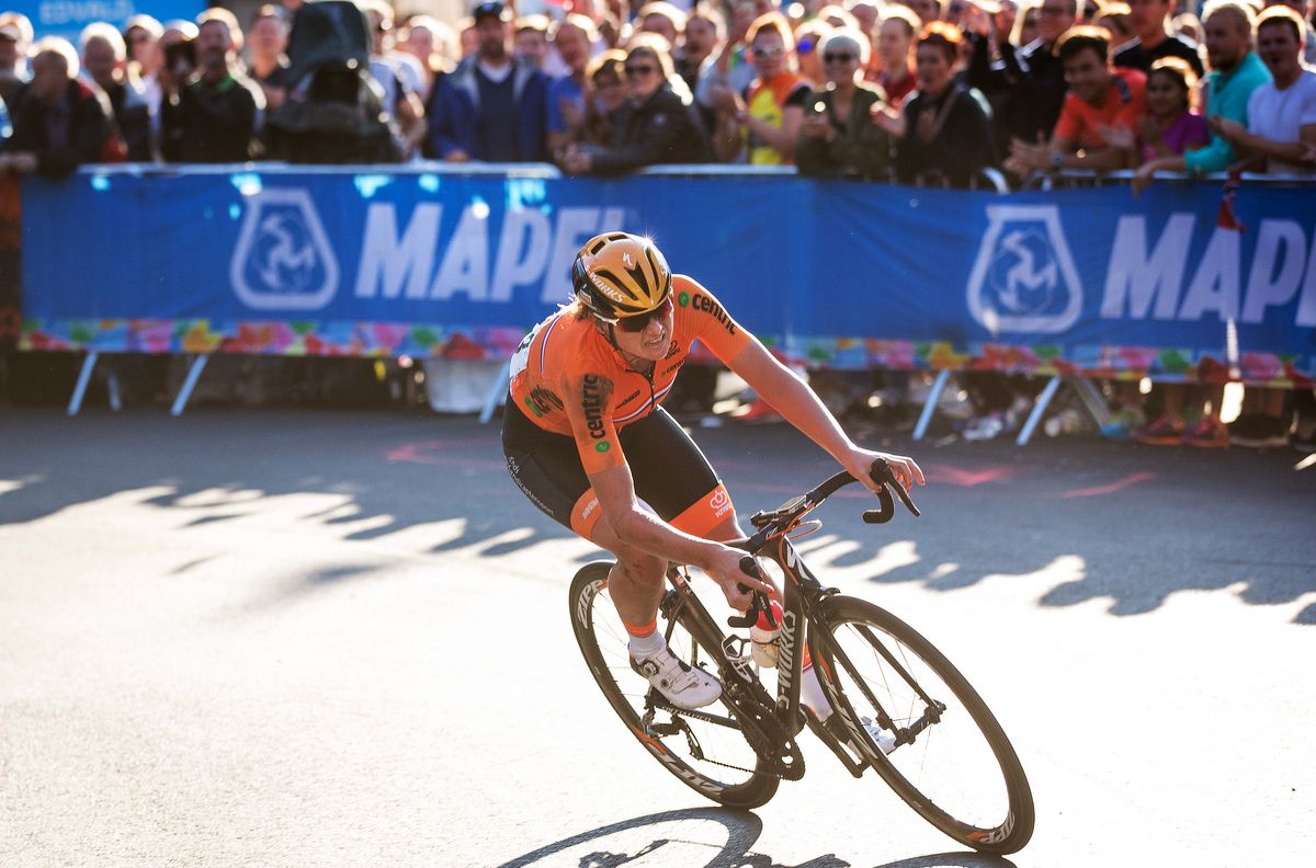 Chantal Blaak (Netherlands) railing a corner
