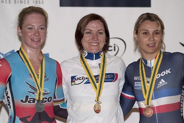 The women's keirin podium (l-r): Kaarle McCulloch (2nd.Jayco/Aus), Anna Meares (1st,AUS), and Clara Sanchez (3rd,FRA).