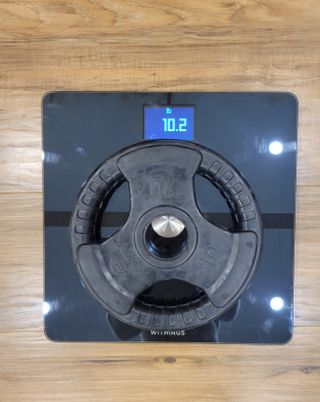A photo of a 10kg weight on the Withings Body plus