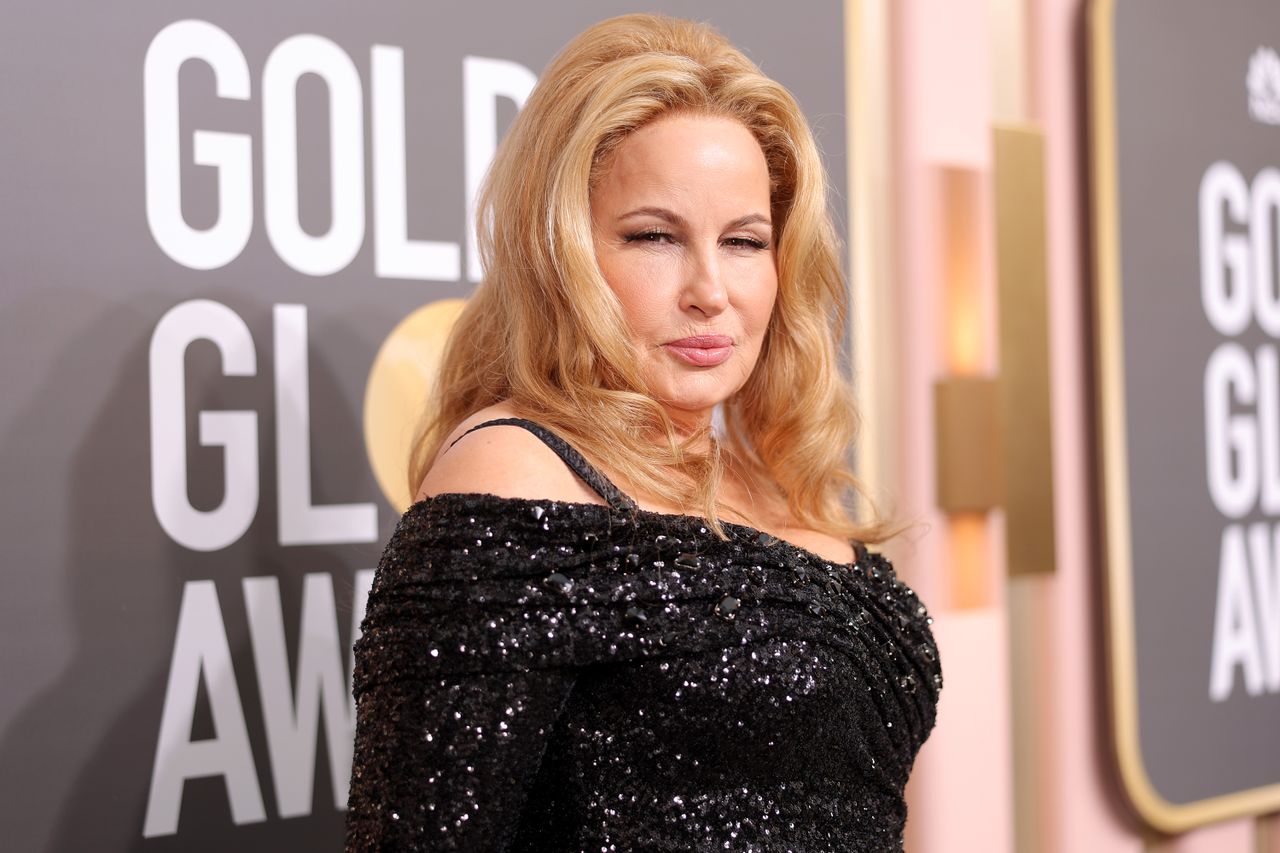 Jennifer Coolidge's Golden Globes Speech was Iconic Marie Claire