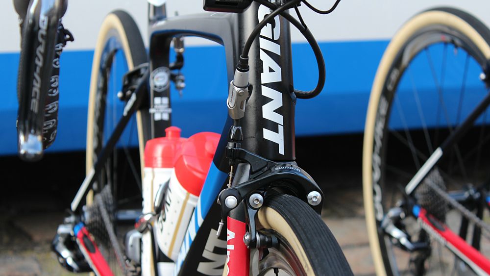 Giant-Alpecin uses an extra cable tension adjuster to quickly clear the 30mm girth for wheel changes