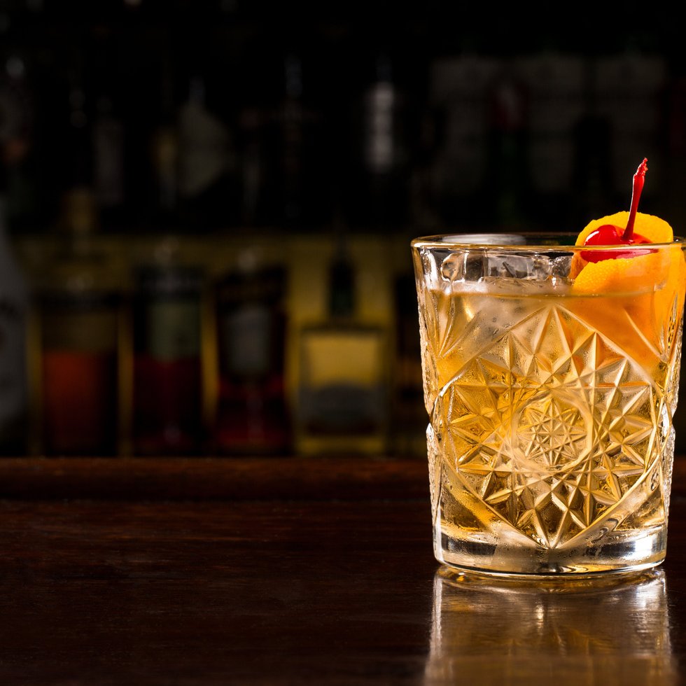 10-whisky-cocktails-every-serious-man-should-try-7-1556688204-Zzlt.jpg