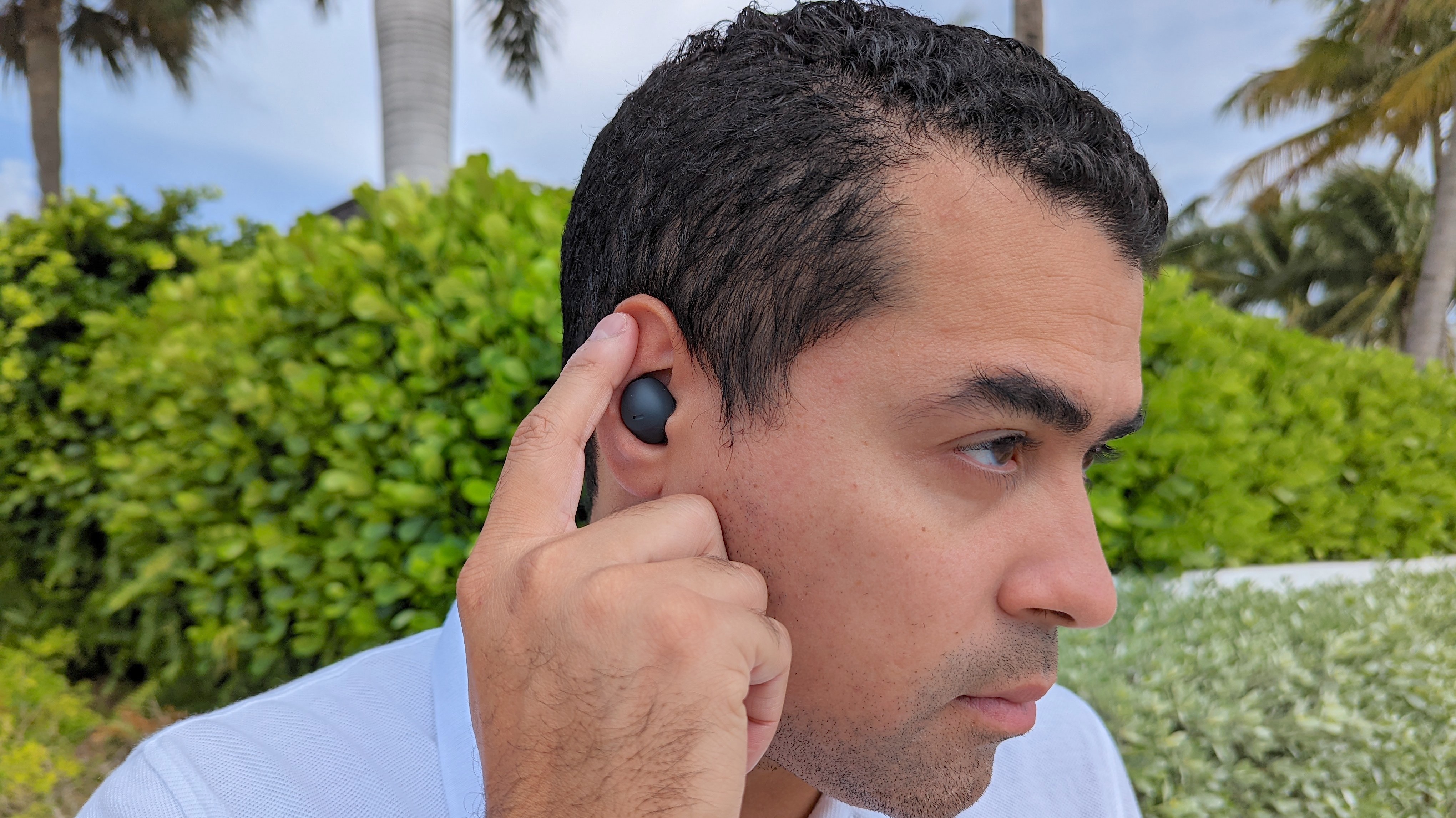 Demonstrating the Samsung Galaxy Buds 2 Pro's Double Tap Earbud Edge feature