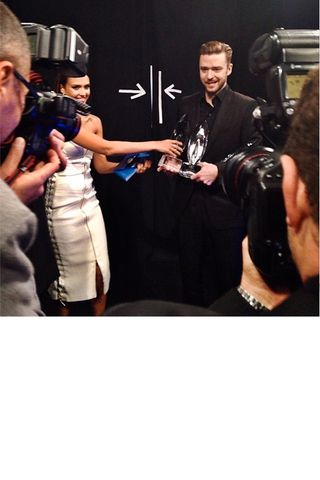 Jessica Alba And Justin Timberlake Compare Awards Backstage