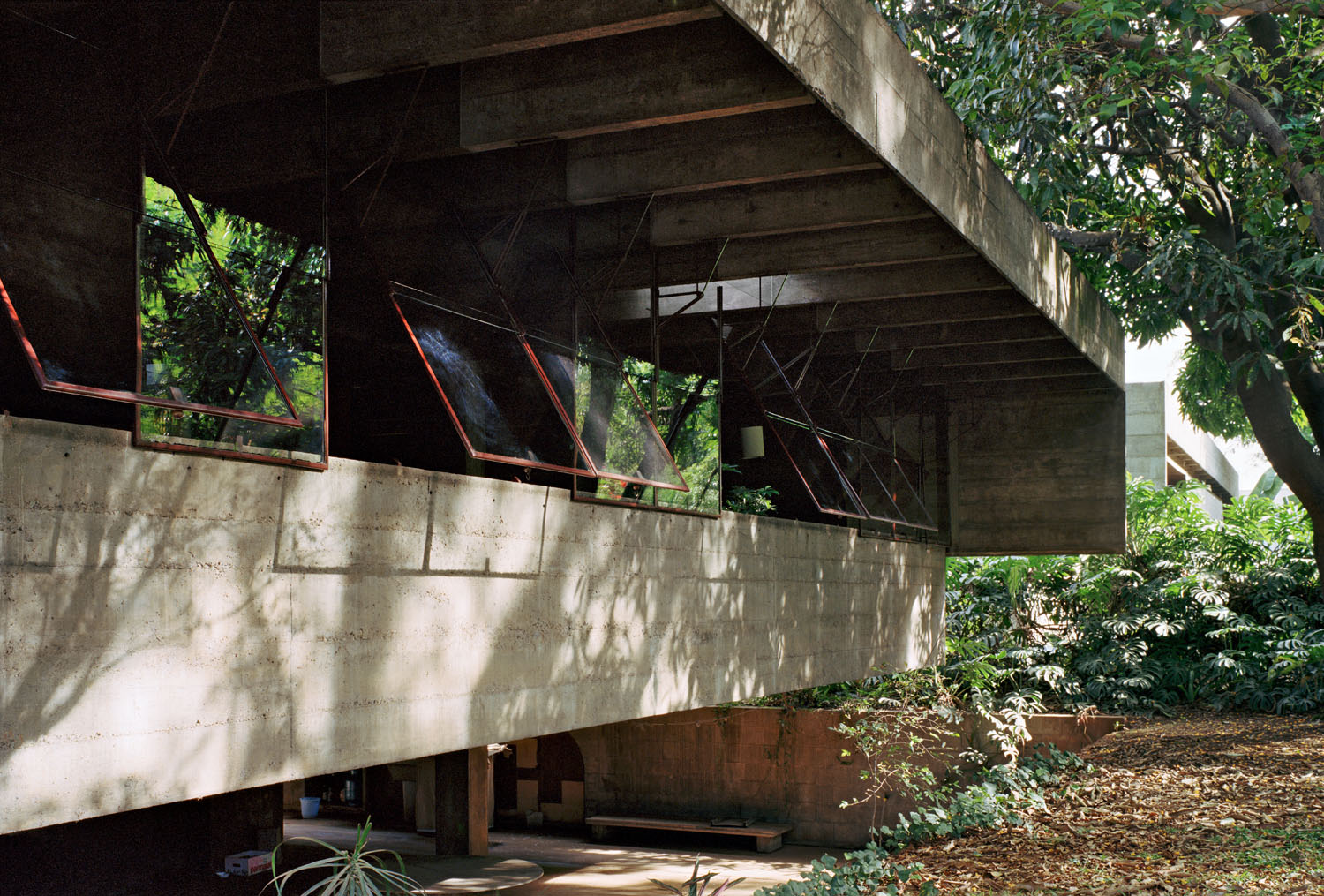 Paulo Mendes da Rocha house in Butant&amp;atilde;