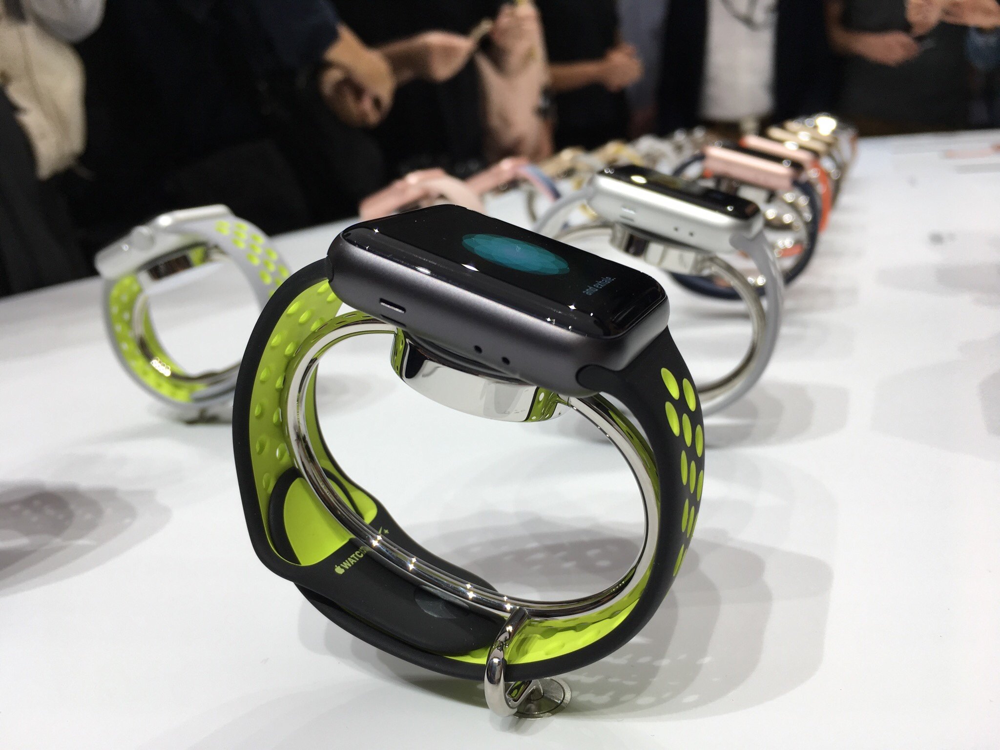 How to Get the Apple Watch Nike Sport Band Look for Less