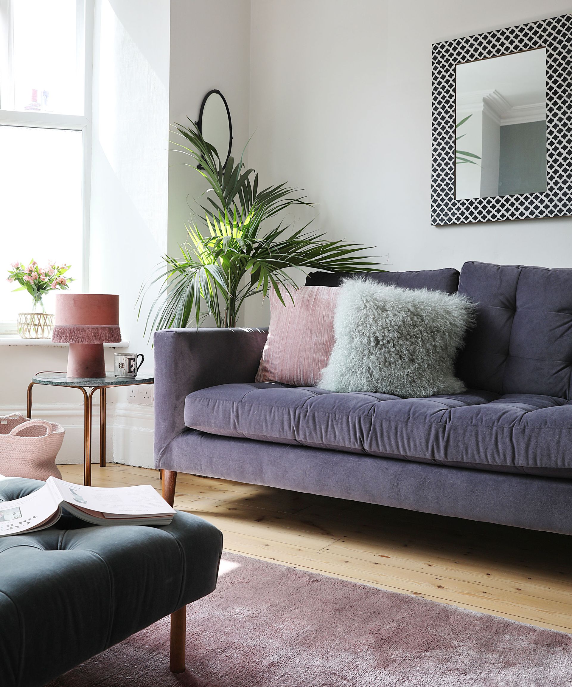 Esther Pillans membawa sentuhan apik Paris ke teras bergaya Victoria yang telah direnovasi