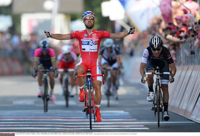 In the red corner, its Nacer Bouhanni (FDJ) who claims the win