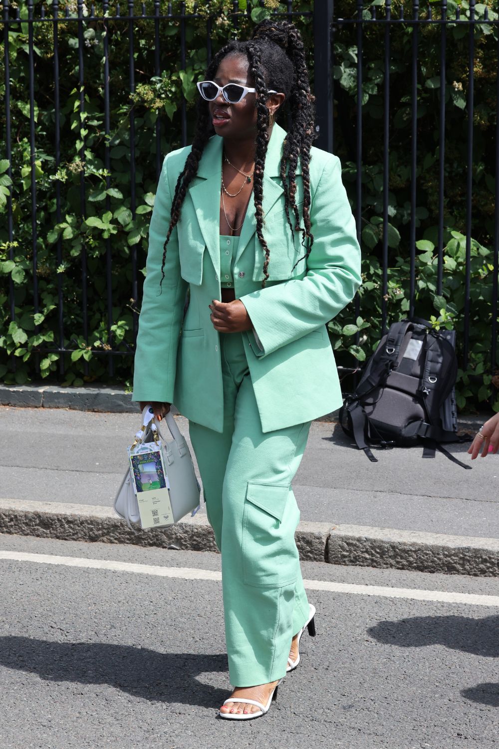 Clara Amfo en Wimbledon, una de las celebrities mejor vestidas de Wimbledon
