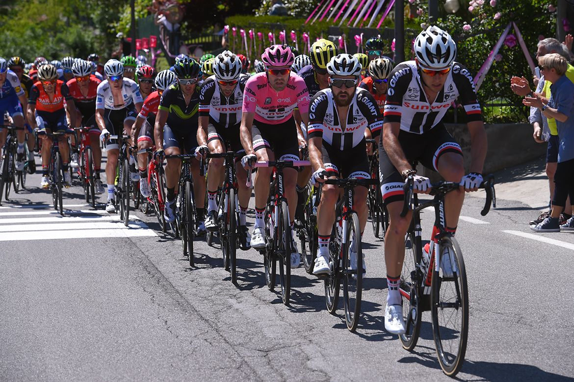 Tom Dumoulin surrounded by his Team Sunweb
