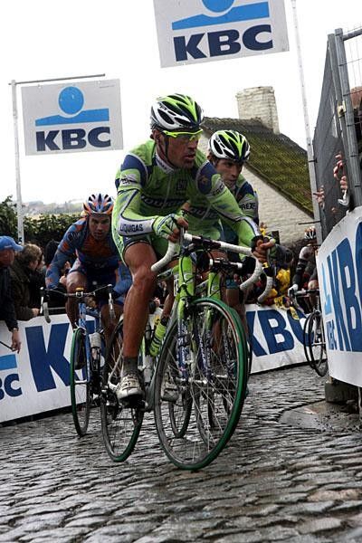 Manuel Quinziato (Liquigas) crests over the top of one of the hellingen.