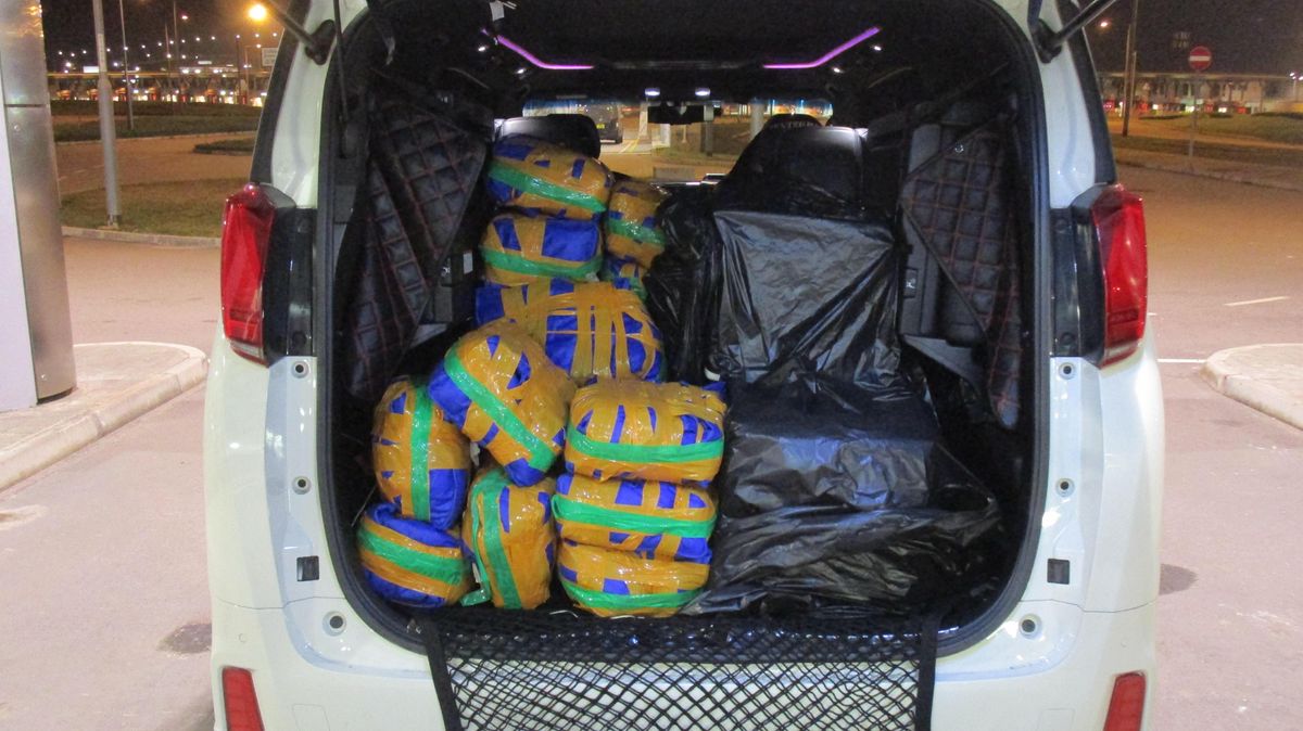 Smugglers VAN